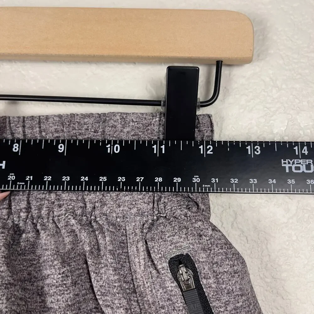 Lululemon Tracker Short‎ V * 4